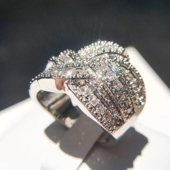 NEW 925 STERLING SILVER DIAMOND BRIDAL RING, CUTE RING, SHINY RING. - Picture 3 of 6